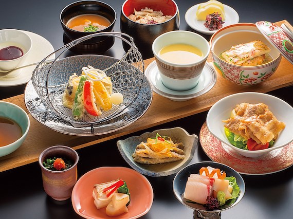 平日限定　フリードリンク付特別プラン　料理イメージ